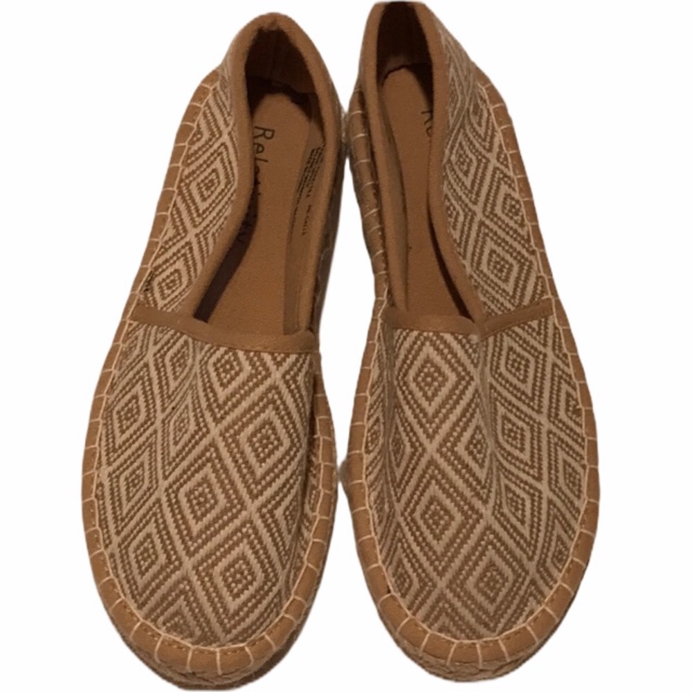 NWOT RELATIVITY Espadrille flats  khaki tile 6
